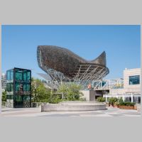 Frank Gehry, El Peix, Passeig Marítim de la Barceloneta (Port Olímpic), Barcelona, photo by Isiwal, Wikipedia.jpg